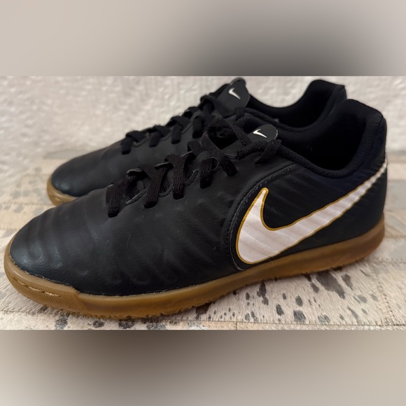 Nike Tempo X Indoor Soccer Shoes in Black Size 2.5 - Picture 1 of 8